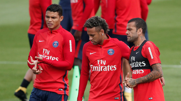 Barcelona modtager penge og godkender Neymar-overgang