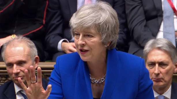 Theresa May overlever mistillidsafstemning i Underhuset