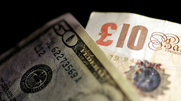 Valuta: Pund svækket af valgprognose - rolig dollar op til Fed-møde