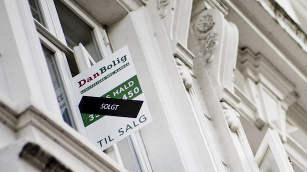 Boligmarkedet bugner med penge - og få boliger at bruge dem på