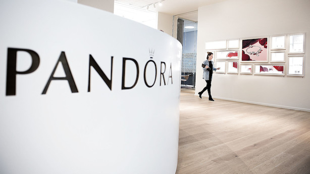 Storbank høvler en fjerdel af Pandora-aktien