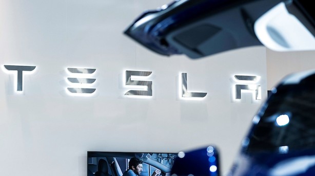 Flere Tesla-modeller undersøges for pludselig at sætte farten op