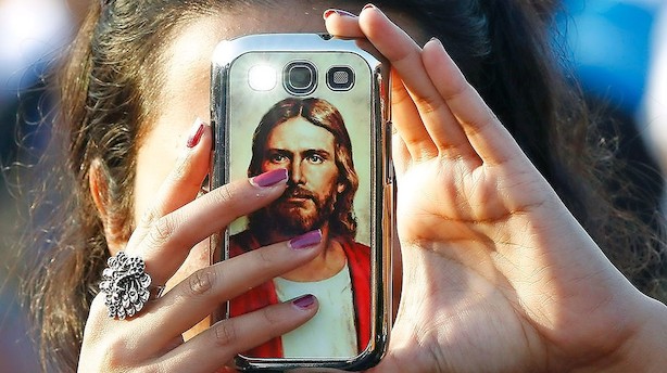Paven har fået nok af smartphones under gudstjenesten