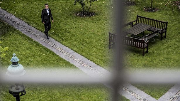 Din pensionsformue ædes af usynlige kursskæringer, nu går minister ind i sagen