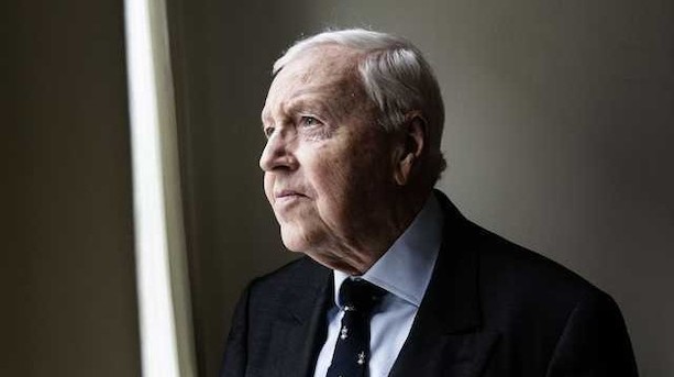 84-årige dansker tager tre år mere som topøkonom i EU: "Man skulle være mærkeligt indrettet, hvis det var en chance, man lod gå fra sig"