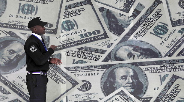 Valuta: Små udsving med marginal dollarstyrkelse