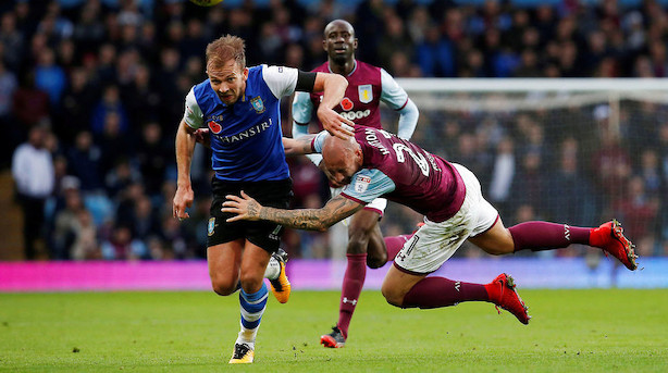 Aston Villa bekræfter interesse i Lyngby-køb