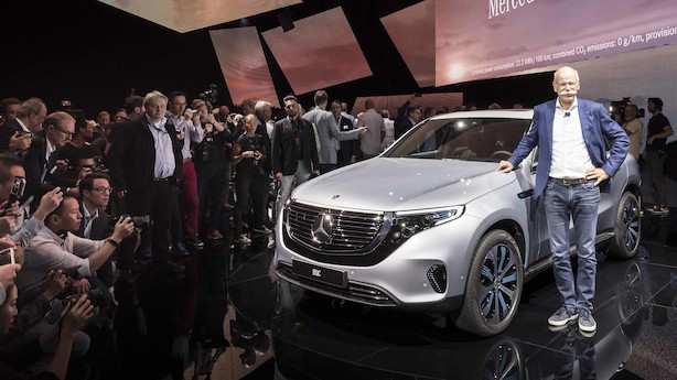 Topchef i storform præsenterer Mercedes nye elbil