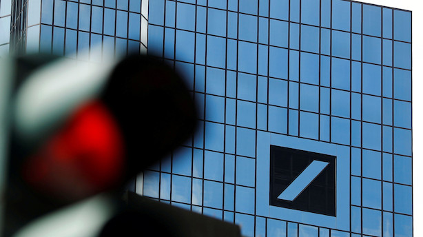 Tysk storbank skærer gulddrengenes bonusser med 30 pct.