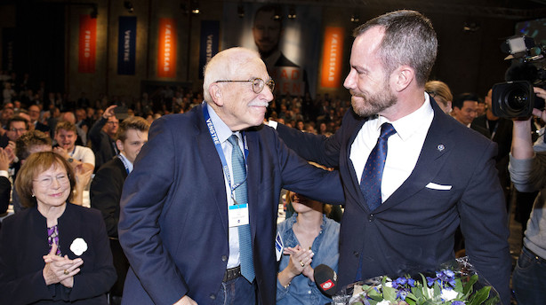 Uffe Ellemann vil ikke blande sig i, hvordan Venstre skal ledes: "Gamle formænd og farmænd skal ses og ikke høres"