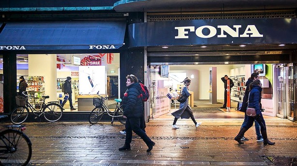"Fona vender sin familie ryggen, når lokummet brænder"