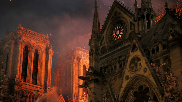 Brandchef: Notre Dames kirkerum er tabt - nu gælder det tårnene