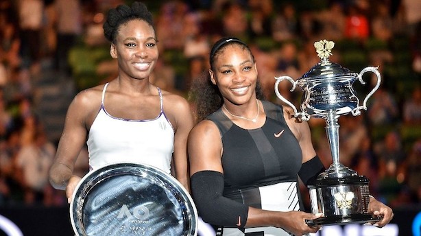 Serena Williams slår søster og sætter grand slam-rekord
