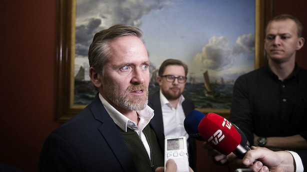 Samuelsen: Regeringens liv er på spil hver dag