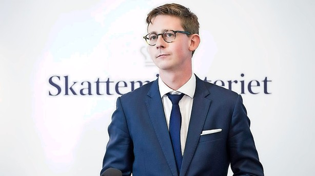 Skatteministeren kalder Uber og Airbnb til møde