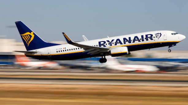 Ryanairs overskud skrumper trods flere rejsende