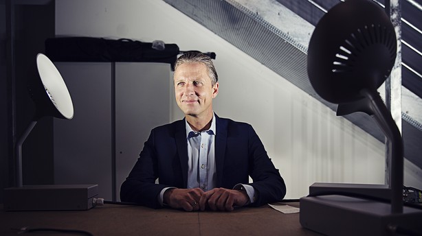 Vilde budgetter skræmte bestyrelsesmedlem væk fra lampekomet