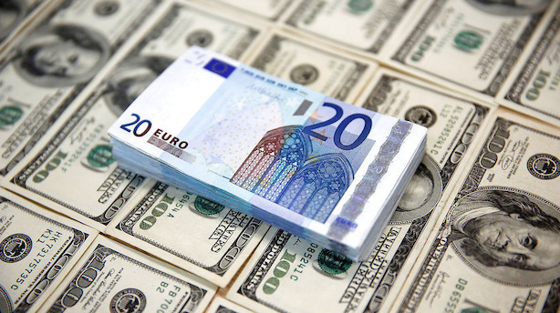 Valuta: Dollar står fortsat styrket midt i uroen