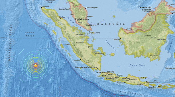 Jordskælv på 7,8 rammer syd for Indonesien