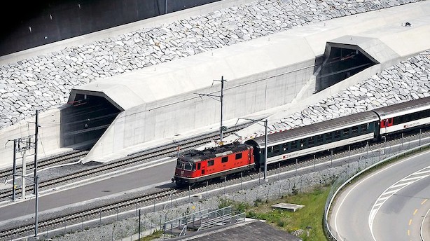 Verdens længste jernbanetunnel åbnet i Schweiz