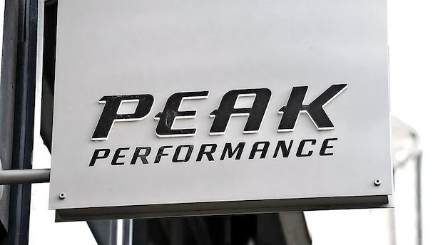 Dansk tøjgigant sælger kendt sportsbrand i milliardhandel