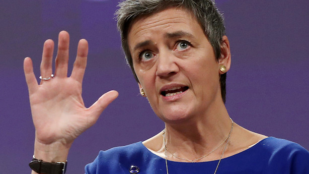 Vestager rasler med sablen igen: Overvejer undersøgelse af Apple efter Spotify-klage