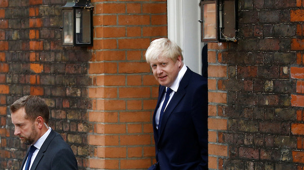 Afstemning i opgør om at afløse Theresa May lukker - vinder kåres tirsdag morgen