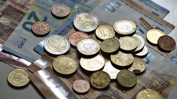 Euro falder til laveste niveau over for dollar siden 2017