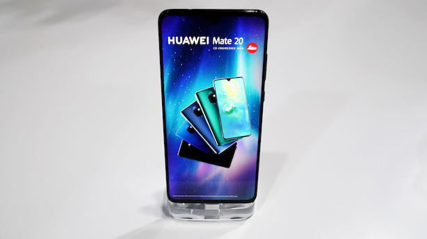 Huawei vil være nummer ét: Ny smartphone kan oplade andre telefoner