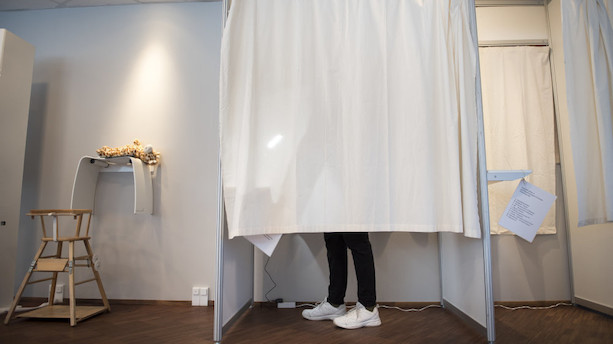 Flere brevstemmer ved valget kan være skidt for demokratiet