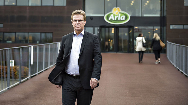 Lave priser trykker Arlas resultat voldsomt ned