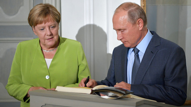 Putin og Merkel drøfter omstridt gasledning på topmøde