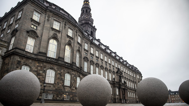 Af frygt for spionage lægger danske politikere telefoner udenfor døren ved møder på Christiansborg: Folketinget overvejer særligt sikret mødelokale