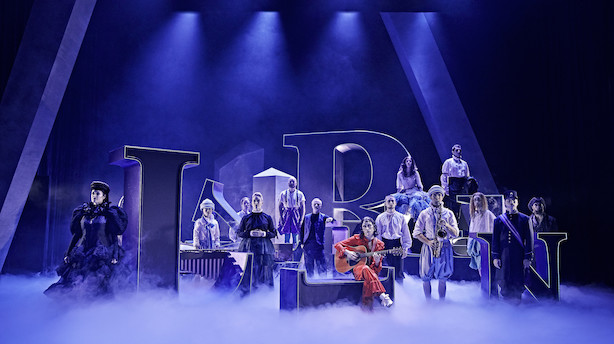 Femstjernet Shakespearekomedie på Odense Teater: Elegant kønsrolleleg i