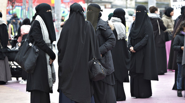 Efter burkaforbud: Dansk Folkeparti retter fokus mod skolepigers tørklæde