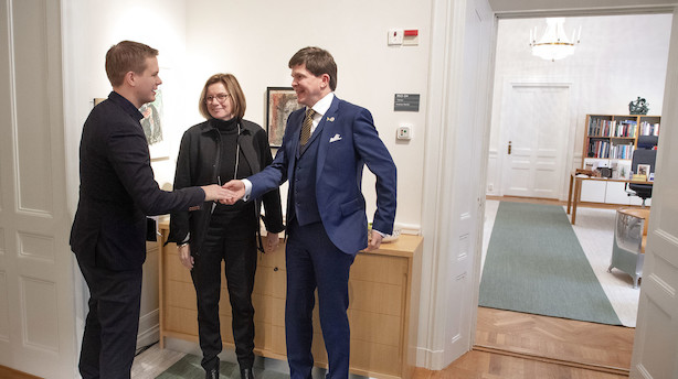 Sveriges talman udskyder afstemning om statsminister