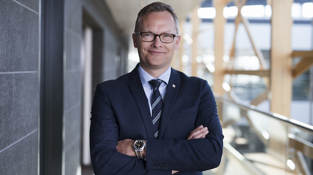 Minusrenter sætter sindene i kog - og sender kunder til kronjysk sparekasse