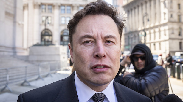 Morgenbriefing: Tesla-aktien brager op efter regnskab, danskernes gæld til det offentlige vil stige