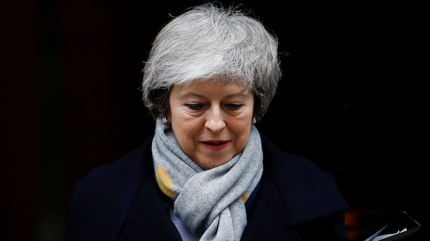 Analyse: May i historisk nederlag - ildsprudlende Corbyn forsøger onsdag at vælte hende