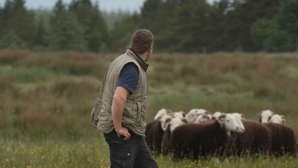 Livet i den glemte verden: "Der er værdifulde elementer af fortiden, som vi i dag er alt for optaget af at latterliggøre og bevæge os videre fra"