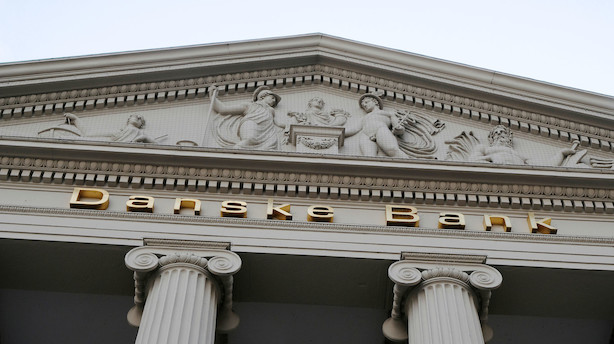 Danske Bank opjusterer forventningerne til årets resultat efter frasalg