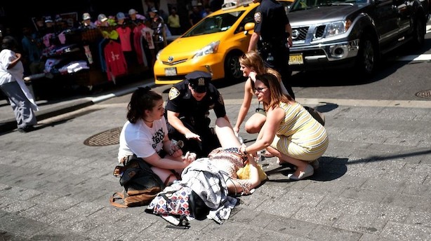 Øjenvidne til Times Square-påkørsel: De mejede alle ned