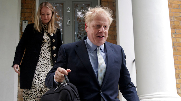 Boris Johnson klart i front - syv kandidater overlever første afstemning i lederopgør