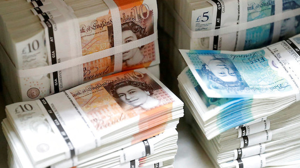 Valuta: Sterling og euro holder skansen - næsten