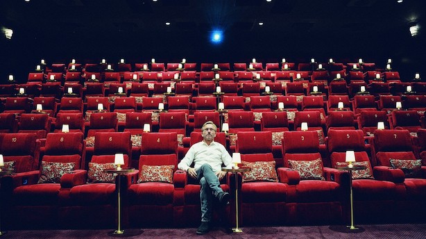 Biografejer og filmproducer Michael Obel lever for magien på første række: "Man kan lære noget om livet ved at gå i biografen.