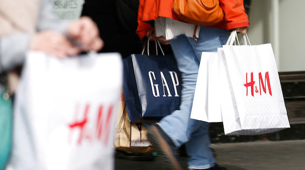 Shoppeture i udlandet er blevet dyrere med nyt gebyrhop