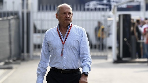 Aktionærer presser legendarisk chef ud af McLaren