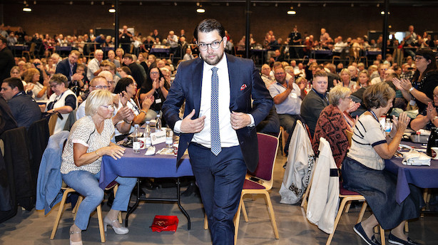 Jimmie Åkesson modtaget som rockstjerne i Herning: "Dansk Folkeparti er et forbillede for os"