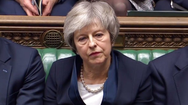 Morgenbriefing: Enorm usikkerhed efter afvisning af brexit-plan, rederier vil sende mia-regning til kunder