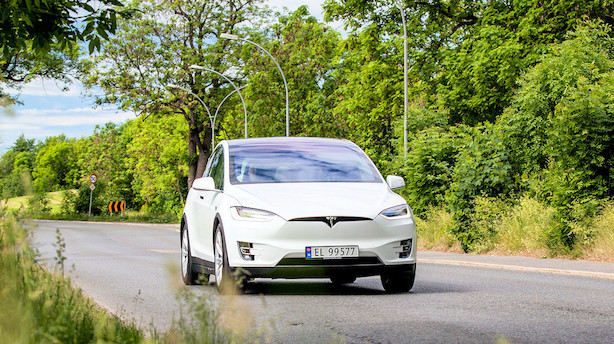Ny Tesla X i dansk test: "Skoldhed kaffe i et papbæger må frarådes"